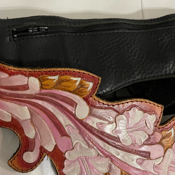 Beautiful hand tooled Country Western dark brown leather utility belt - Picture 7 of 12